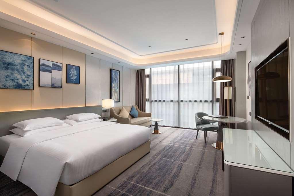 Отель Ramada Plaza By Wyndham Аншунь Номер фото