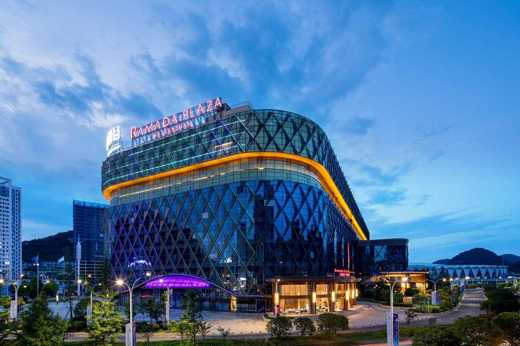 Отель Ramada Plaza By Wyndham Аншунь Экстерьер фото