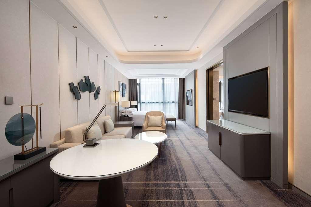 Отель Ramada Plaza By Wyndham Аншунь Номер фото